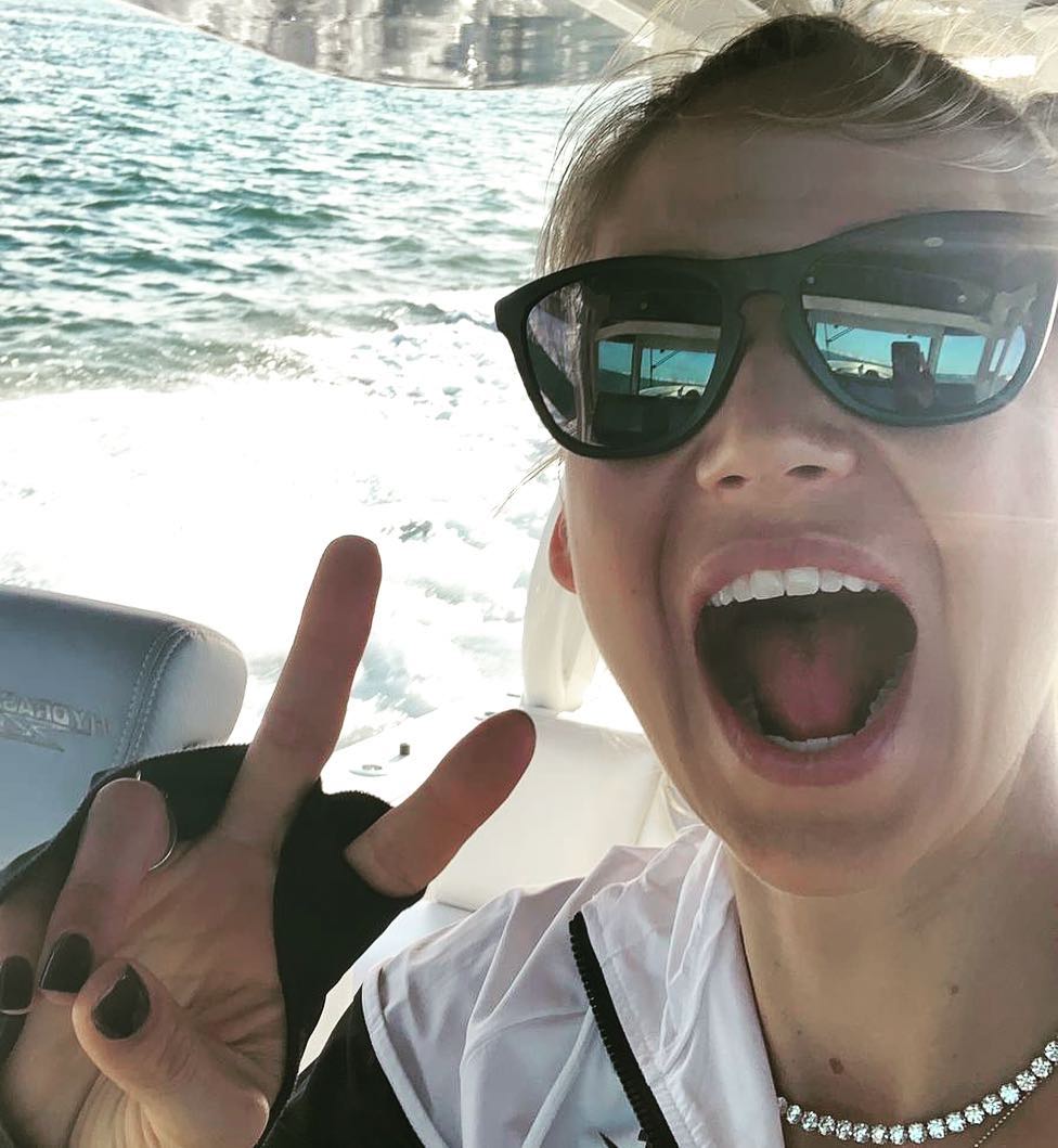 Anna Kournikova Iglesias - ✌️😁