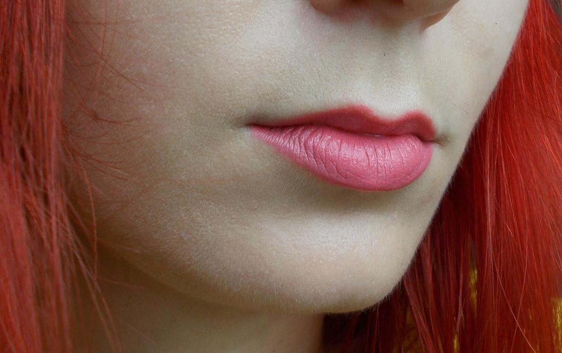 Шикарная матовая помада Makeup Revolution Lip Lava в оттенке Tremor