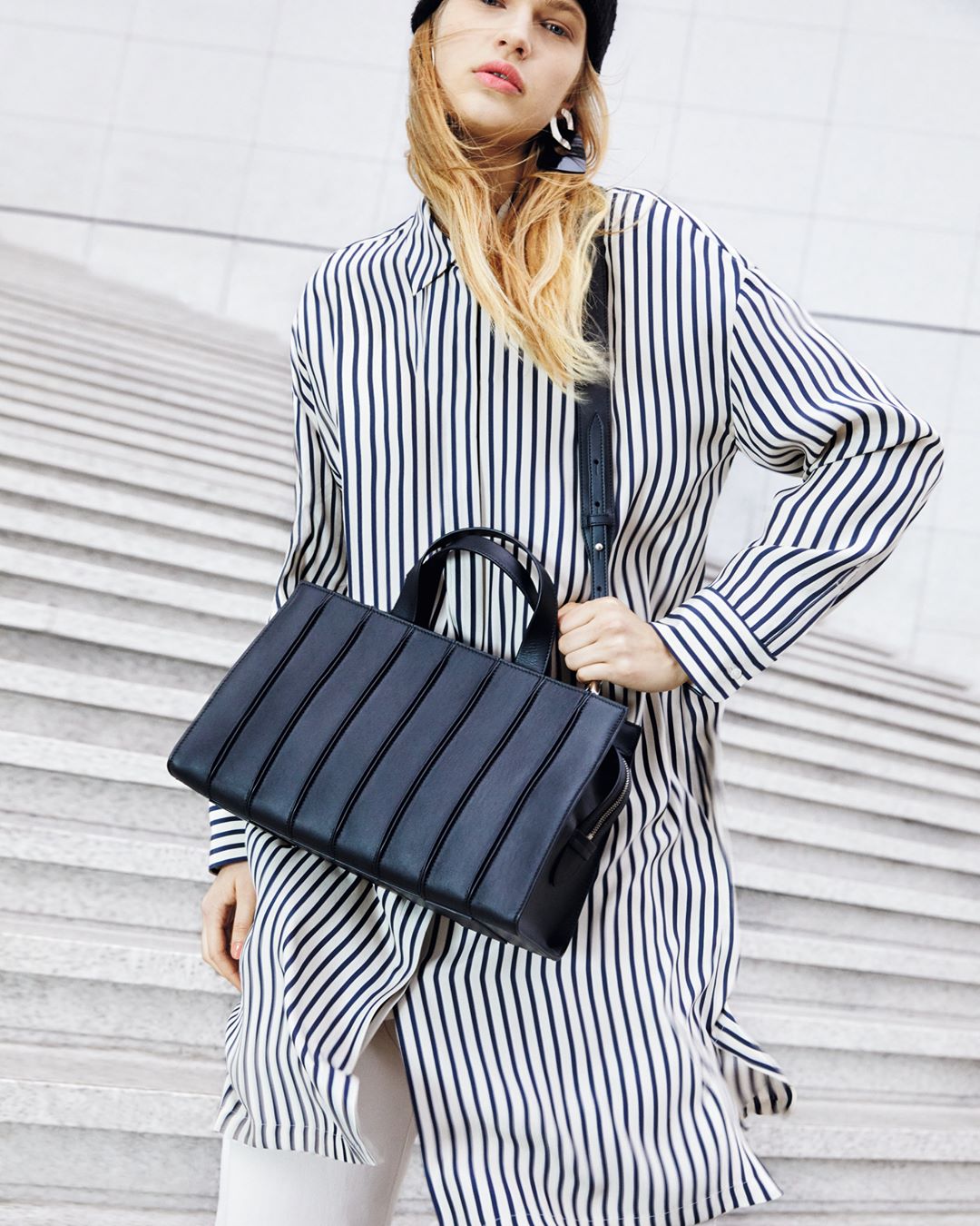 Max Mara - Leading lines. Liven up your ensemble with the signature #MaxMaraFW20 #WhitneyBag Design by Renzo Piano Building Workshop for an effortlessly chic look.⁣
⁣
#MaxMara #FW20