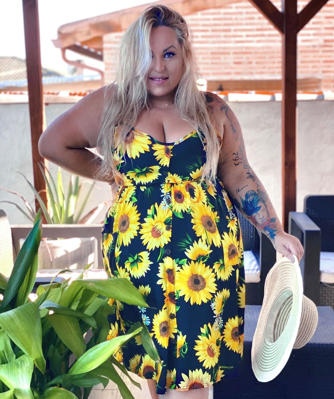 Rosegal - Photo by @lau_onieva⁣
Plus Size Sunflower Print Cami Dress⁣
Search ID:442826708⁣
Price: $18.38⁣
Use Code: RGH20 to enjoy 18% off!⁣
#rosegal #plussizefashion #Rosegalcurvygirl #curvygirl