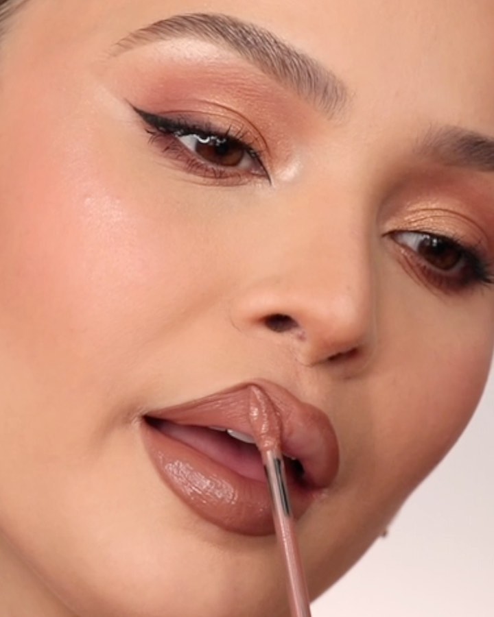 Maybelline New York - Those eyes and that lip combo! 🔥@leesondra_ is wearing our #browextensions pomade in ‘soft brown’, #NudesofNewYork palette, #masterprecise matte liner, #lashsensational mascara i...