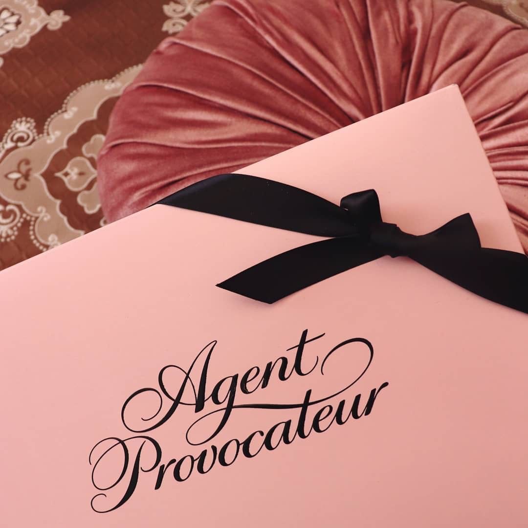 Agent Provocateur Russia - Истинный Агент знает: в розовых коробочках #agentprovocateur всегда приходят лучшие подарки! ⠀⠀⠀⠀⠀⠀⠀⠀⠀
⠀⠀⠀⠀⠀⠀⠀⠀⠀
Фото @manonboudoir