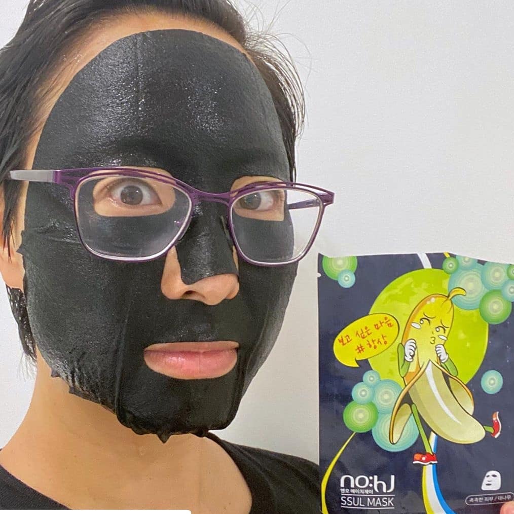 no:hj - #Repost @maskaddict (@get_repost)
・・・
NOHJ Banana SSUL Mask Pack - Bamboo
@nohj_korea's "banaman" is quite the... flamboyant character, isn't he? My dirty mind will scuttle back to the gutter...