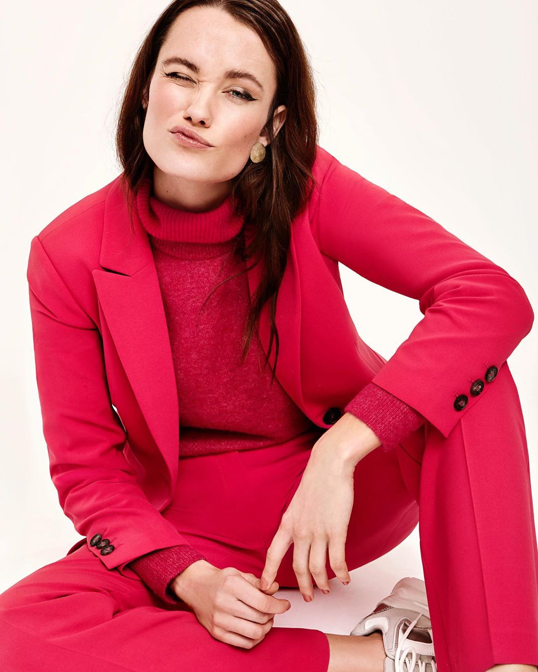 ＢＥＡＵＭＯＮＴ - Beaumont suits you🤍 hot in pink! #happyfriday #weekendvibes #beaumontxdechene #beaumont #suits #fallwinter20 #suitsonyou #newcollection #beaumontbeauties #BB #inourstore #linkinbio