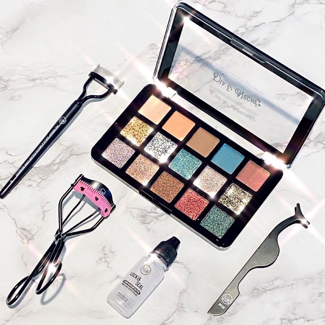 J. Cat Beauty - Get the look of your dreams with some of our favorite products🤍
.
.
.
#jcat #jcatbeauty #nohassleeyelashhelper #smallsiliconeapplicator #curlandliftupeyelashcombcurler #lockandsealliqu...