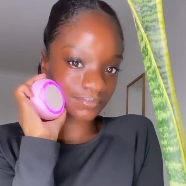 FOREO - Time for an at-home spa? Yes, indeed 😃!

The state of self-care lies in the hands of @thecreamycrackrehab. With UFO 2, get ready for firmer skin, fewer wrinkles and more glow as it uses the po...