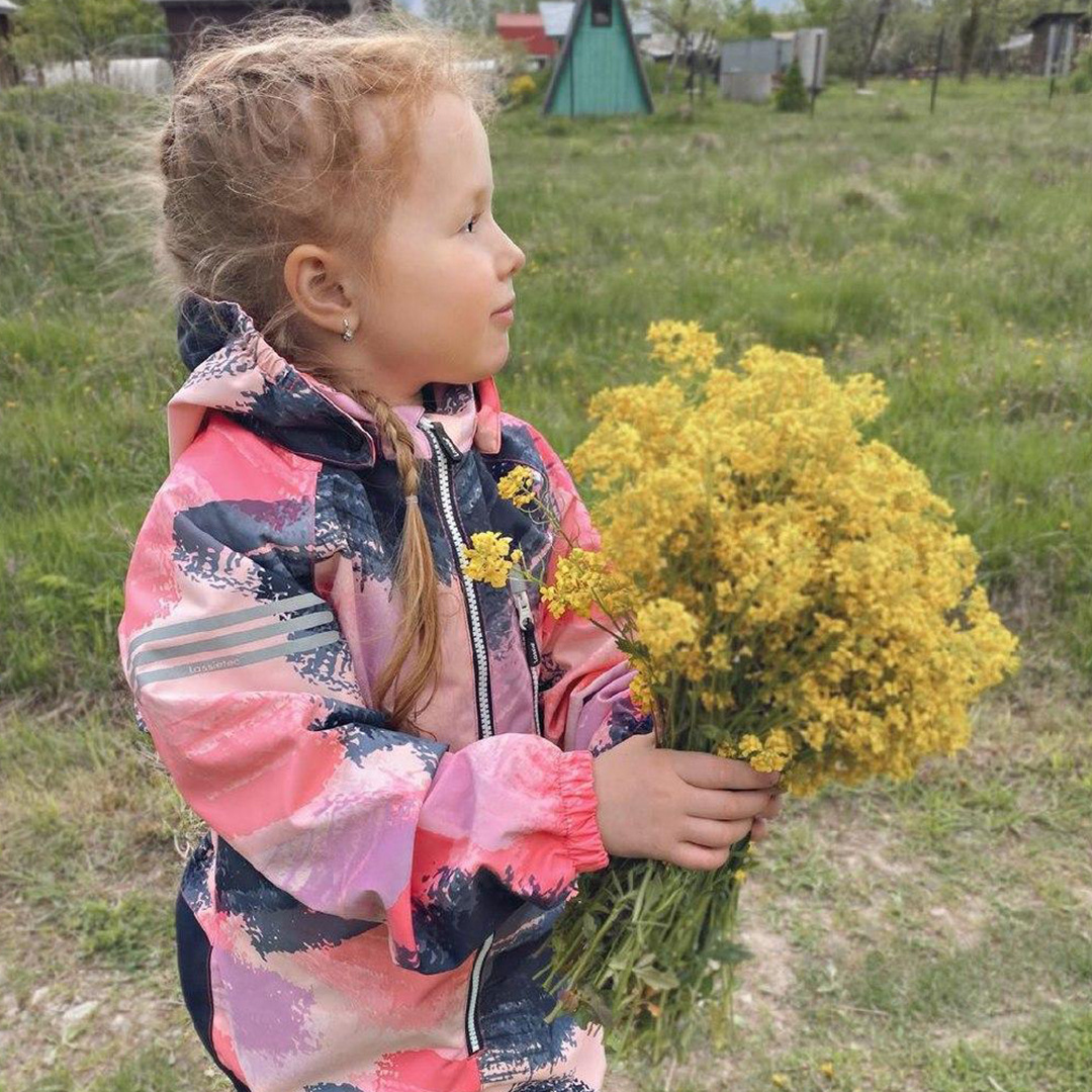 Верхняя одежда для детей - Собирать полевые цветы, наслаждаться запахом свежескошенной травы и любоваться чистым звездным небом по ночам — отдых на даче тоже может быть незабываемым! 💖
⠀
Будьте готовы...