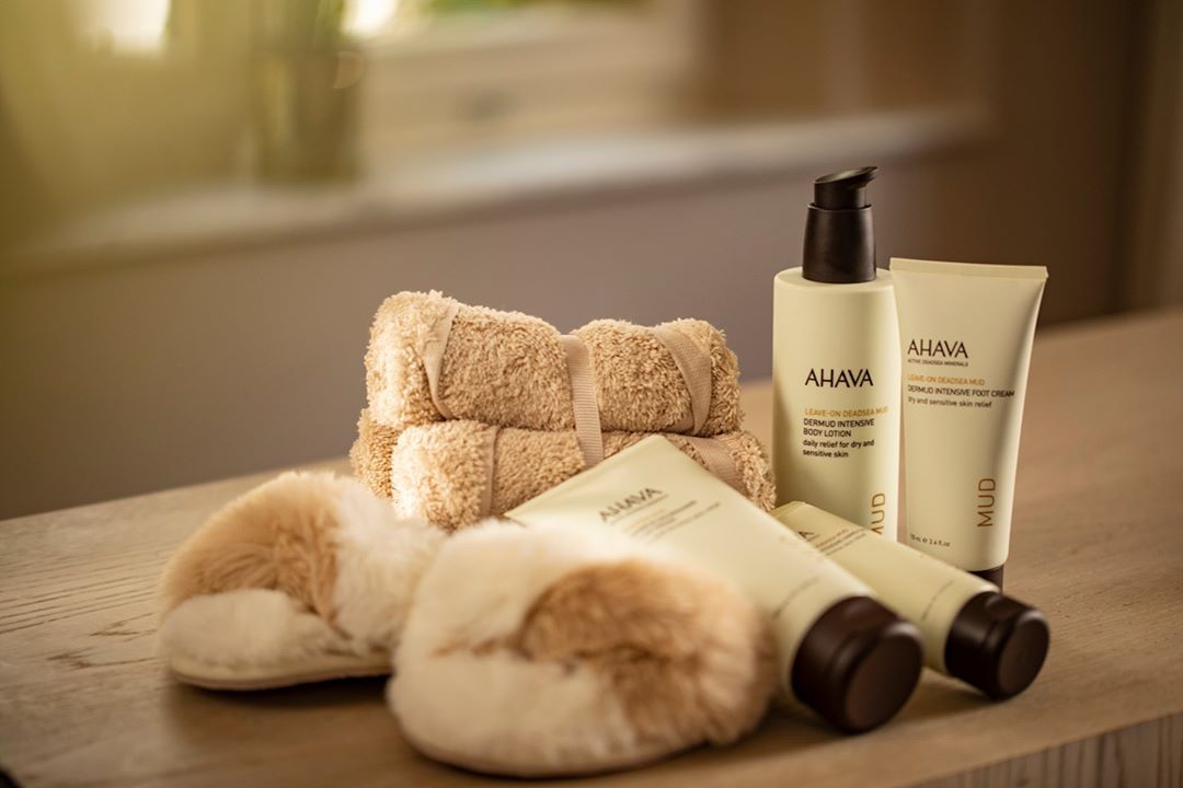 AHAVA - Nothing says October like pulling out our cozy slippers, vegging out in a hot bath, and really pampering our skin 🛁 That's why we created the Dermud collection  for your body, hands, and feet....