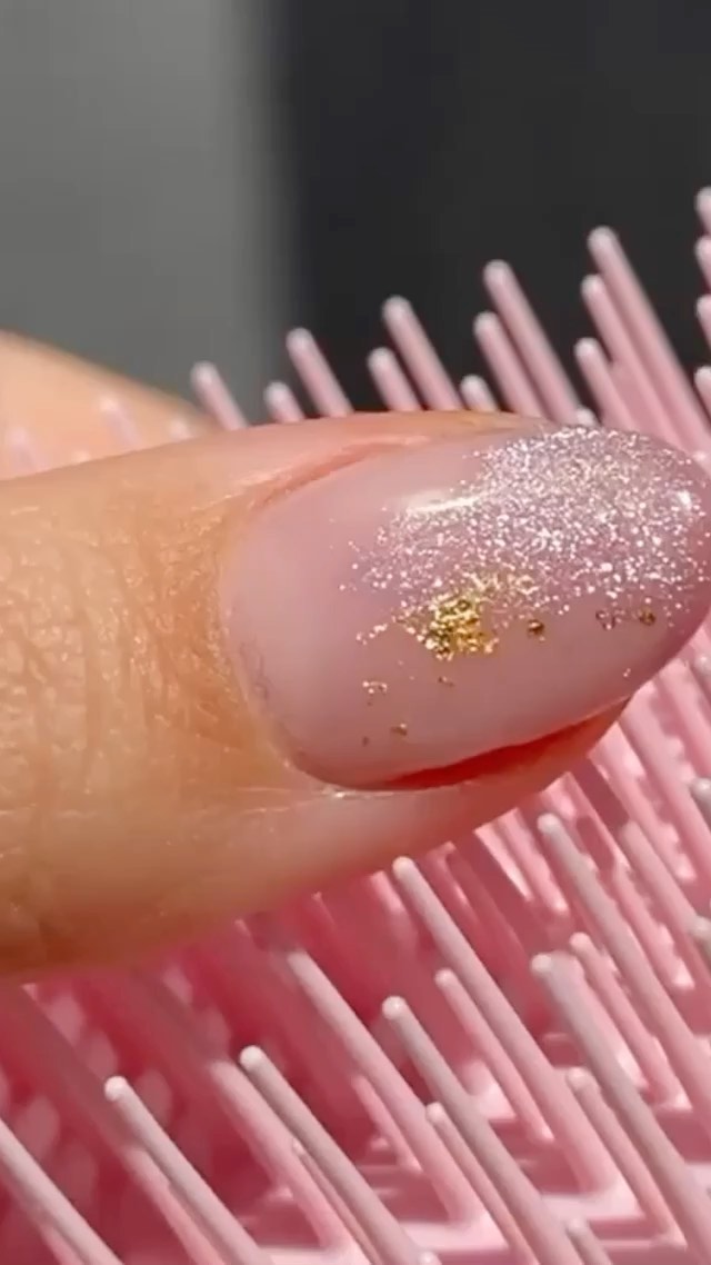 Tangle Teezer Hairbrush - Why does this sound so good? 
Also, we’re in LOVE with @amyle.nails’ nail design 💕#TangleTeezer #NailArt #NOTD #ASMR #odd