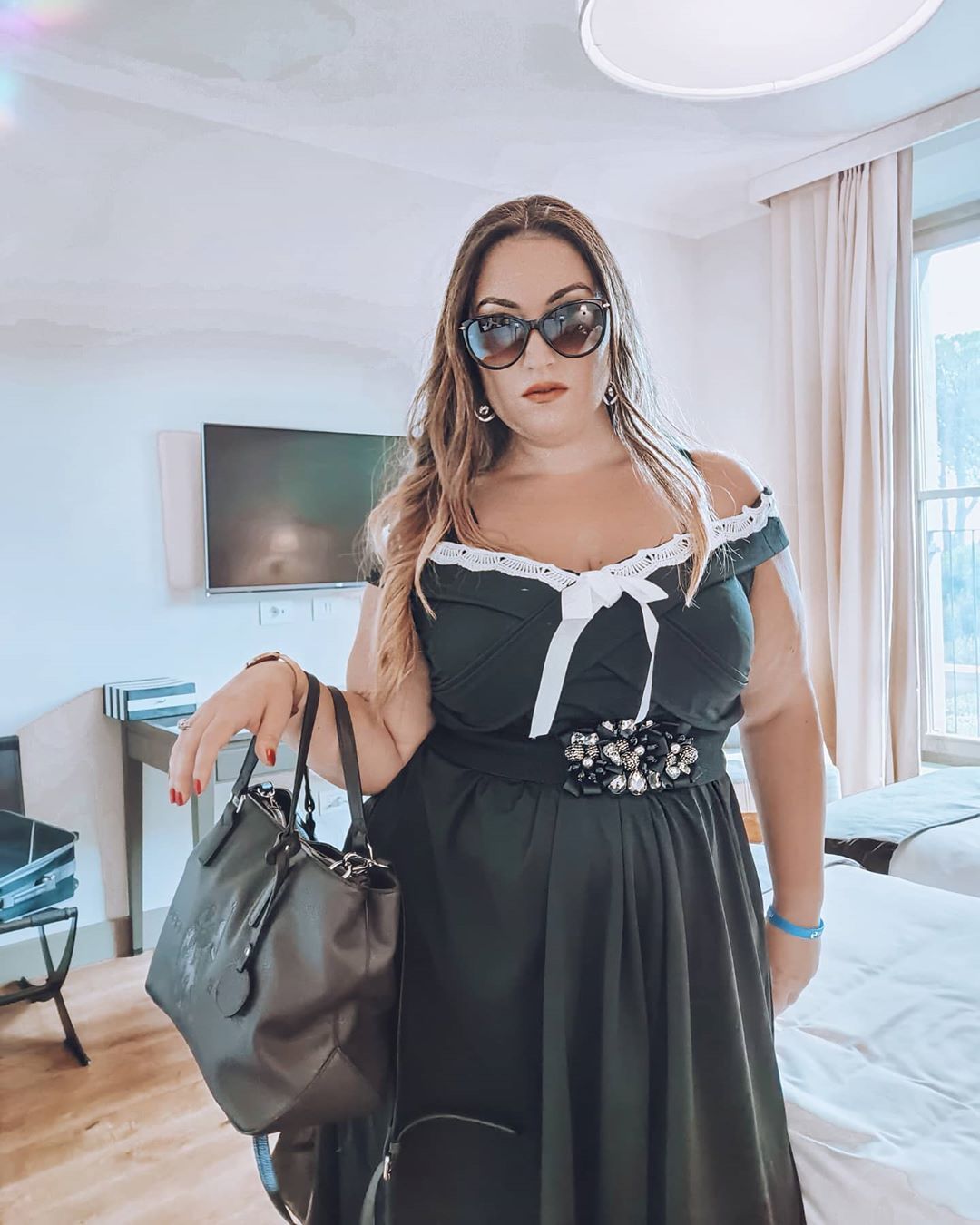 Rosegal - Plus Size Lace Dress, Reviewed by @nadjalanany_curvymodel⁣
⁣
Search ID: 468141806⁣
Price: $24.49⁣
Use Code: RGH20 to enjoy 18% off!⁣
#rosegal #plussizefashion #Rosegalcurvygirl #curvygirl⁣
N...