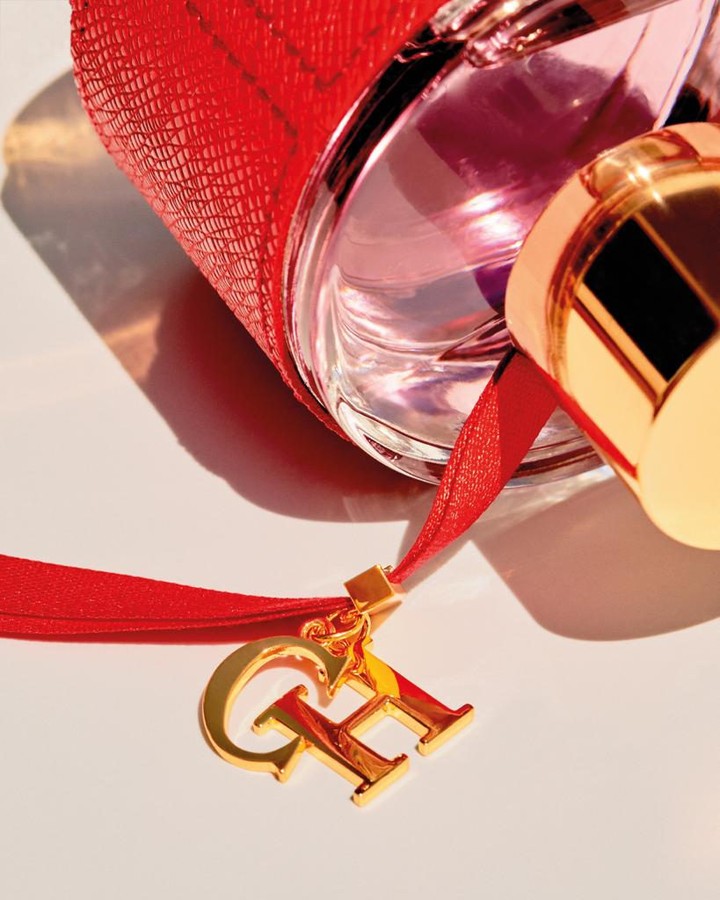 CAROLINA HERRERA - In the words of Mrs. Herrera, “fragrance is your most invisible accessory.” The inspiration behind the Herrera alphabet charms, CH Women Carolina Herrera knows that even an invisibl...