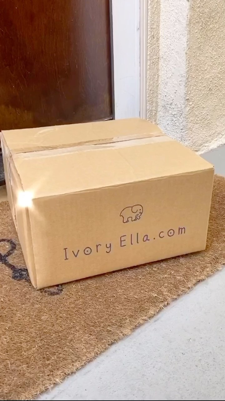 Ivory Ella - AUGUST SURPRISE BOX! See what’s inside in part 2 coming next week! #ivoryella #ieforme #endlesssummer