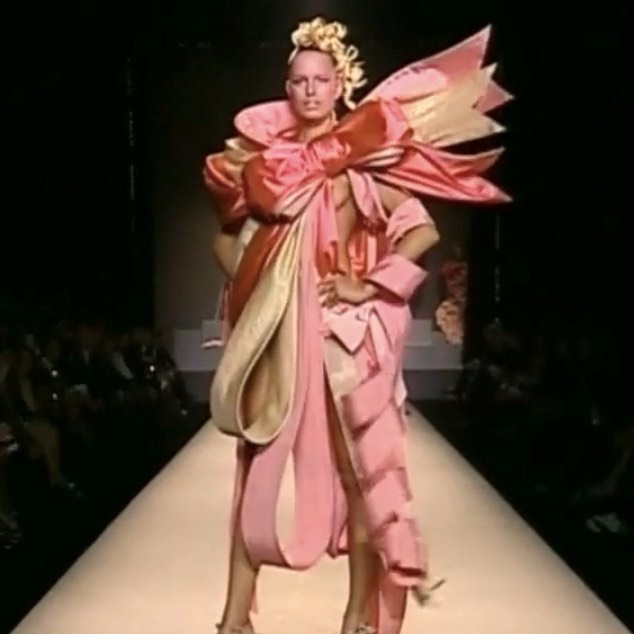 Viktor&Rolf - Flowerbomb 🌸 The power of transformation <3 VR