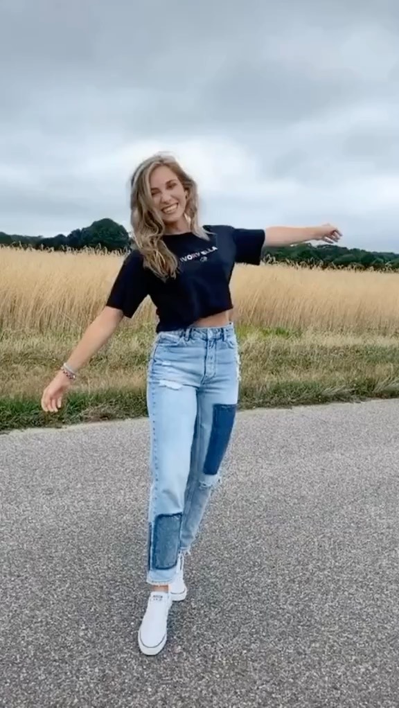 Ivory Ella - @katiefeeneyy is a whole vibe 🌸🌾 (psssst.. fan of her crop top? It’s coming to our online shop so soon!) #ieforme #ivoryella #endless