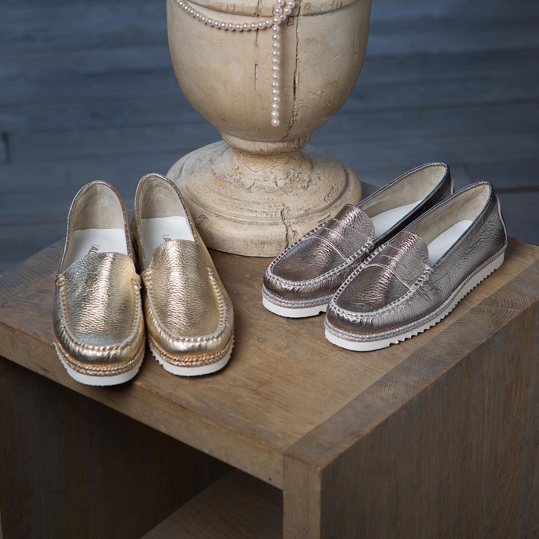 ALBA Обувь и аксессуары - Блестящий тренд! Металлизированную обувь в золотом или серебряном цвете можно и нужно носить на каждый день, особенно, если это супер комфортные мокасины. 
А какие выберете В...
