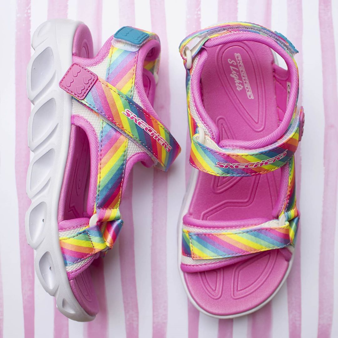 Спортмастер - Skechers Hypno-Splash Rainbow Lights — ультралегкие сандалии с подсветкой для девочек:
⠀
⚡️Вызывают желание гулять целыми днями.
⚡️Приковывают взгляды всех вокруг.
⠀
Успей заказать со...