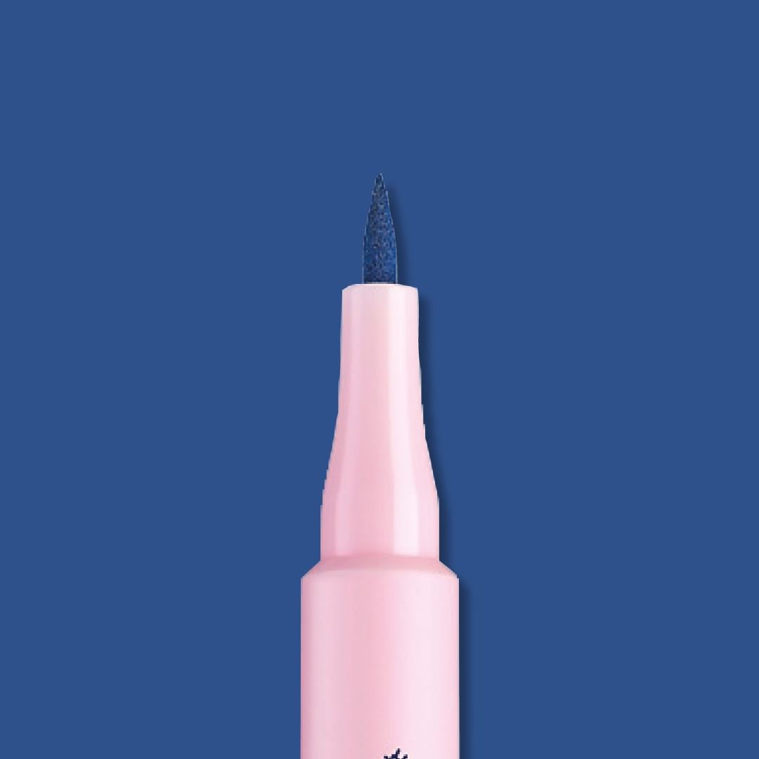 MISSLYN - Have a look at our Color Liquid Liner No. 6 midnight madness! Its thin tip enables an excellent color delivery. 💙⠀⠀⠀⠀⠀⠀⠀⠀⠀
⠀⠀⠀⠀⠀⠀⠀⠀⠀
#misslyn #misslyncosmetics #popupyourmakeup #summervibes...