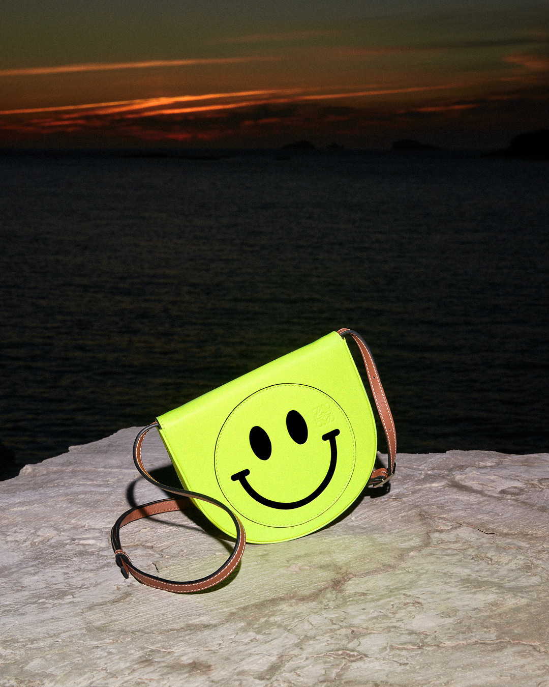 LOEWE - The Smiley® on the Heel mini is as big as the bag itself.

Available exclusively on loewe.com

#LOEWE #LOEWEpaulas

LOEWE will be donating 40 euros for every product sold in the Paula’s Ibiza...