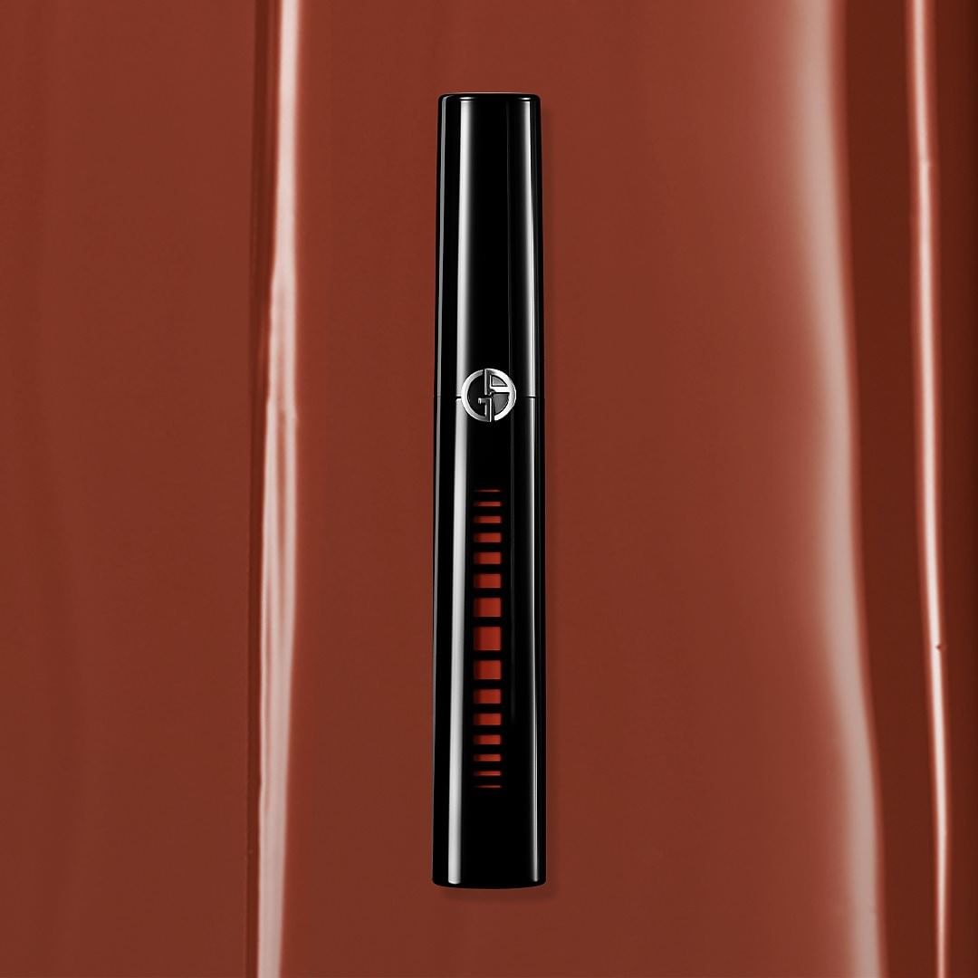 Armani beauty - Beauty wardrobe. ECSTASY MIRROR in modern shade 200 "Stroke" brings unprecedented shine and color to your lip look in a single stroke. What's your dress code for lips? 

#ArmaniBeauty...
