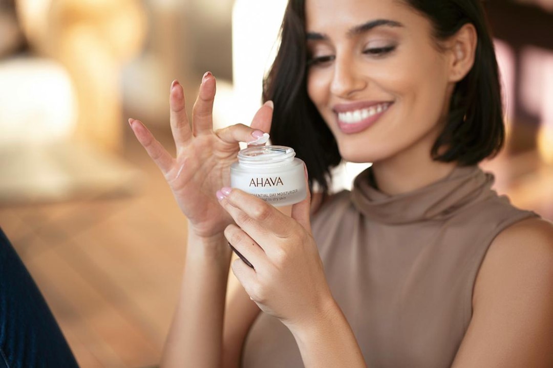 AHAVA - Just like we love a sleeveless turtleneck and jeans during that in-between season, our skin needs a little bit of extra warmth as we coast into fall. Don't forget to up your moisture with our...