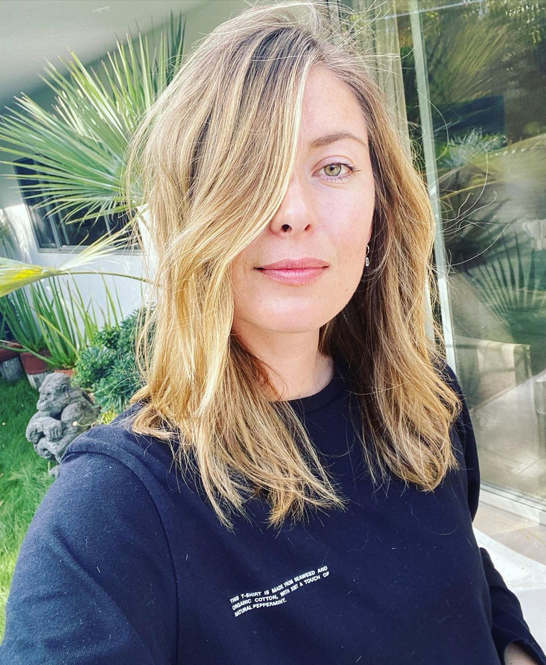 Maria Sharapova - I traded Jon and Vinny’s pizza kits for a beautiful haircut. I missed you, @hairbyadir ☺️