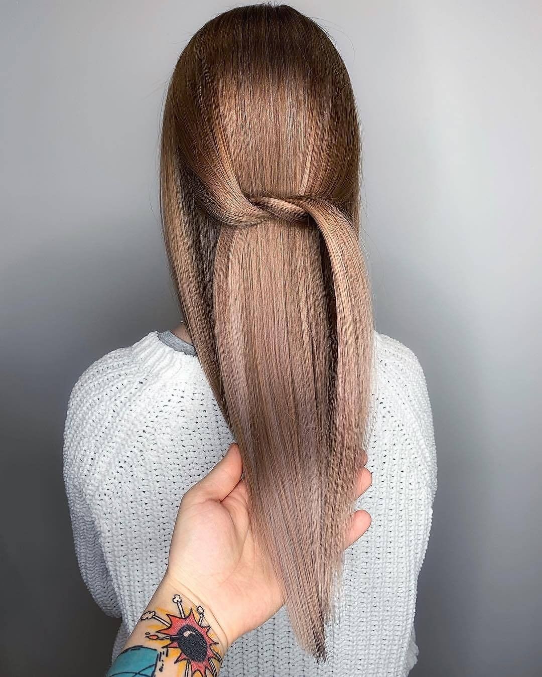 Schwarzkopf Professional - Just LOOK at these tones! 💕
*Formula* 👉 @damianheleniak_hair Lifted with #BLONDME Bond Enforcing Premium Lightener 9+ before toning with #IGORAVIBRANCE: 7/46 + 6/62 with 5%...