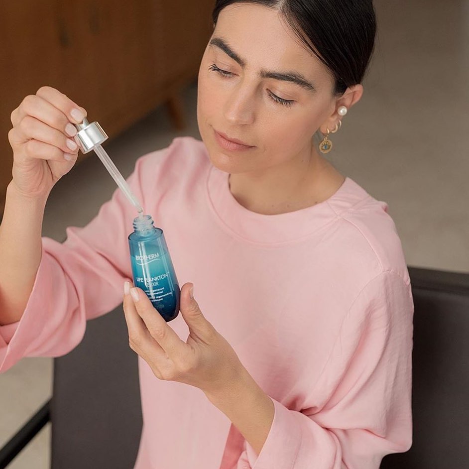 BIOTHERM - Take a moment to treat yourself to a good skin moment! 

Life Plankton™ Elixir  gives you the chance to give back to your skin and ensure it is at its healthiest and happiest, day after day...