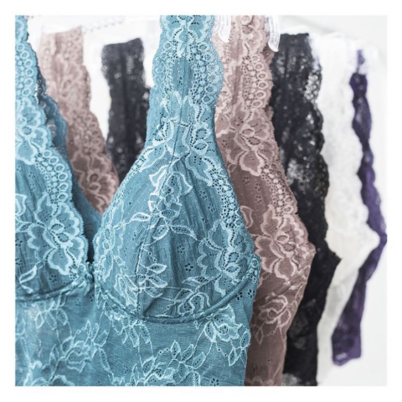 Marc&André - What shade of lace is the most seductive for you? Classic black, snow-white, purple, emerald or coffee? Delicate transparency and light color lace in the Flirt Marc & André series are t...