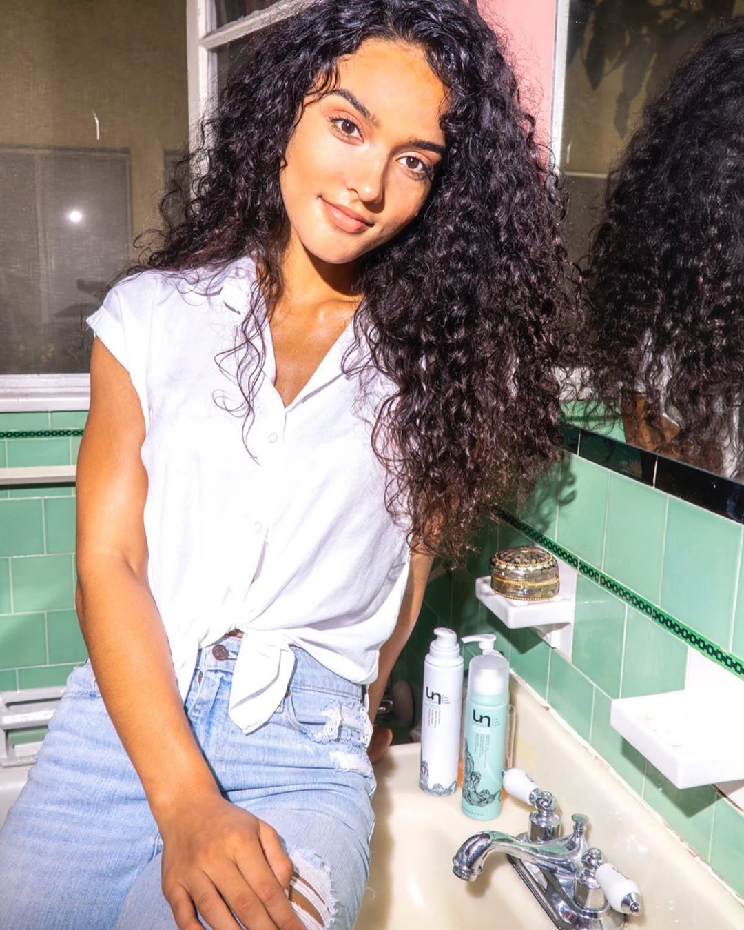 Unwash - Clean Haircare - Shout out to all the gurls with the curls! We made a Dry Cleanser specifically to help out curly hair - it's lightweight, it refreshes, & it helps redefine curls. ⁠⠀
⁠⠀
Grab...