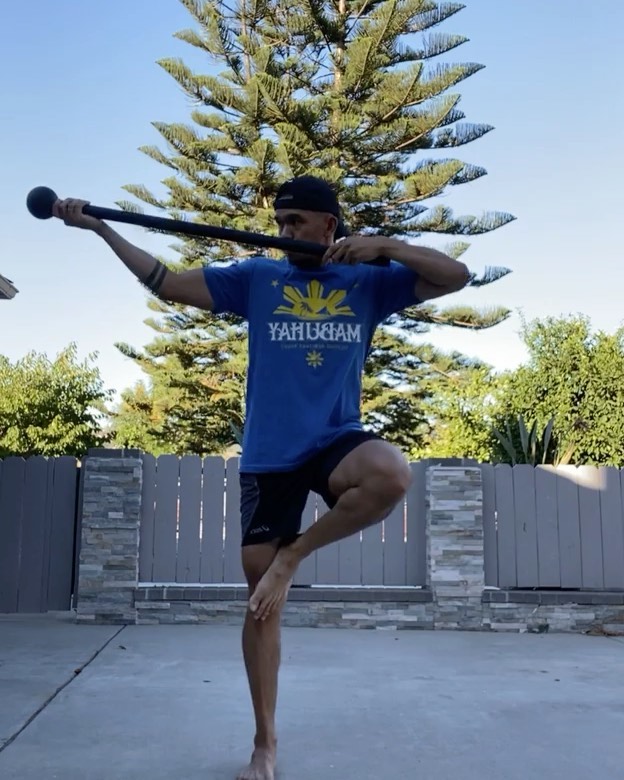 Onnit - Grow within the flow ⚒
-
@del_rey_fitness showcasing his first Steel Mace flow.

Cradle Dragon Lunge
Tree Pose Hidden Archer
Power transition / Side Lunge
Switch Curl / Front Lunge
-
#onnit #g...