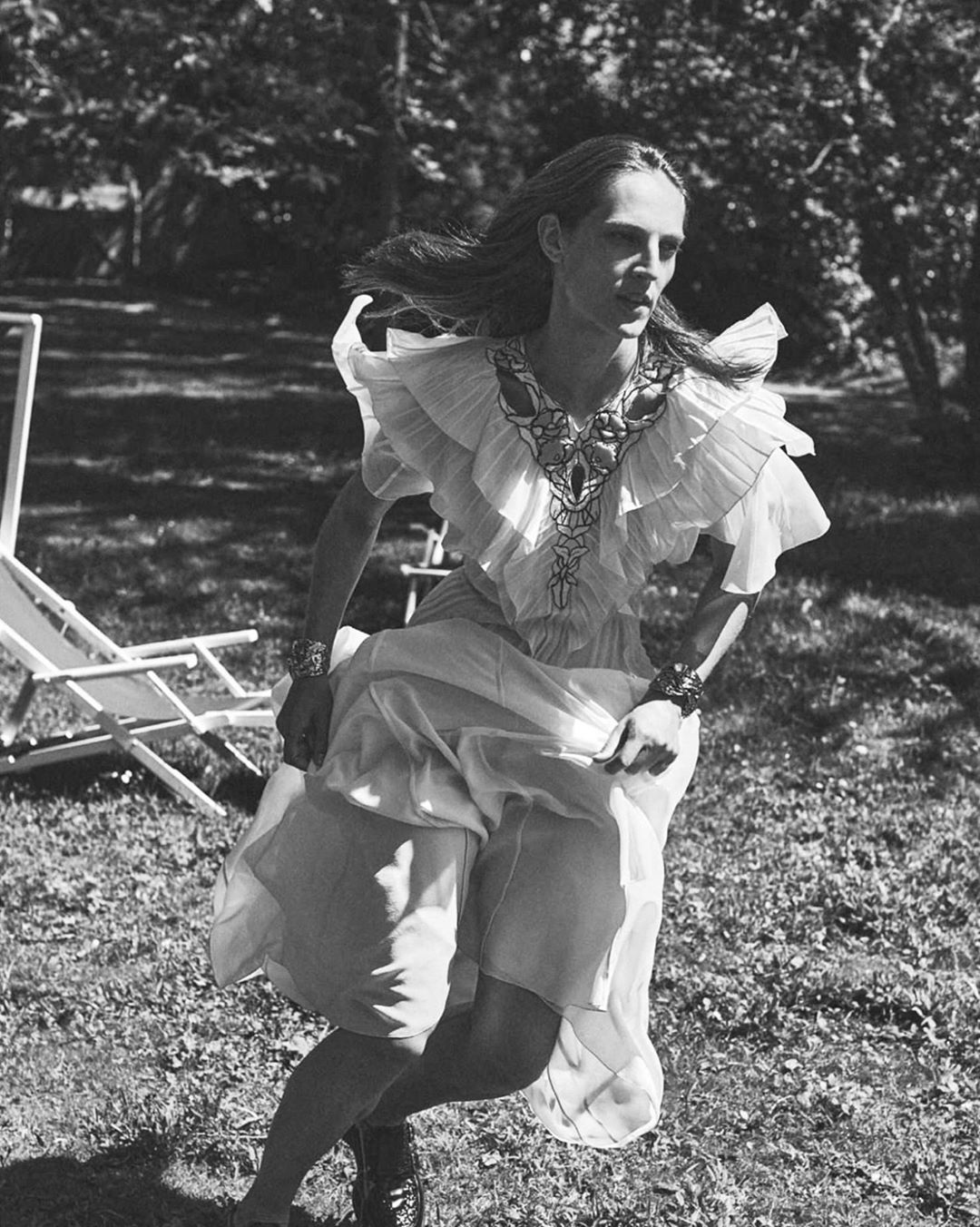 Chloé - Heading into fall: photographer Stefano Galuzzi (@StefanoGaluzziStudio) shoots Othilia Simon (@OthiliaSimon) in a look from the #CHLOEfw20 runway collection for the August issue Elle France (...
