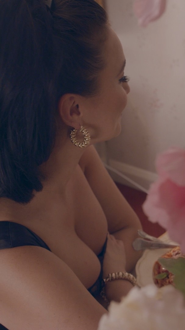 Agent Provocateur - "'Fearless femininity' means never being held back. Using what it means to be feminine as a uniqueness, to allow me to push harder. " 

In uncertain times, @gizzierskine's vision o...