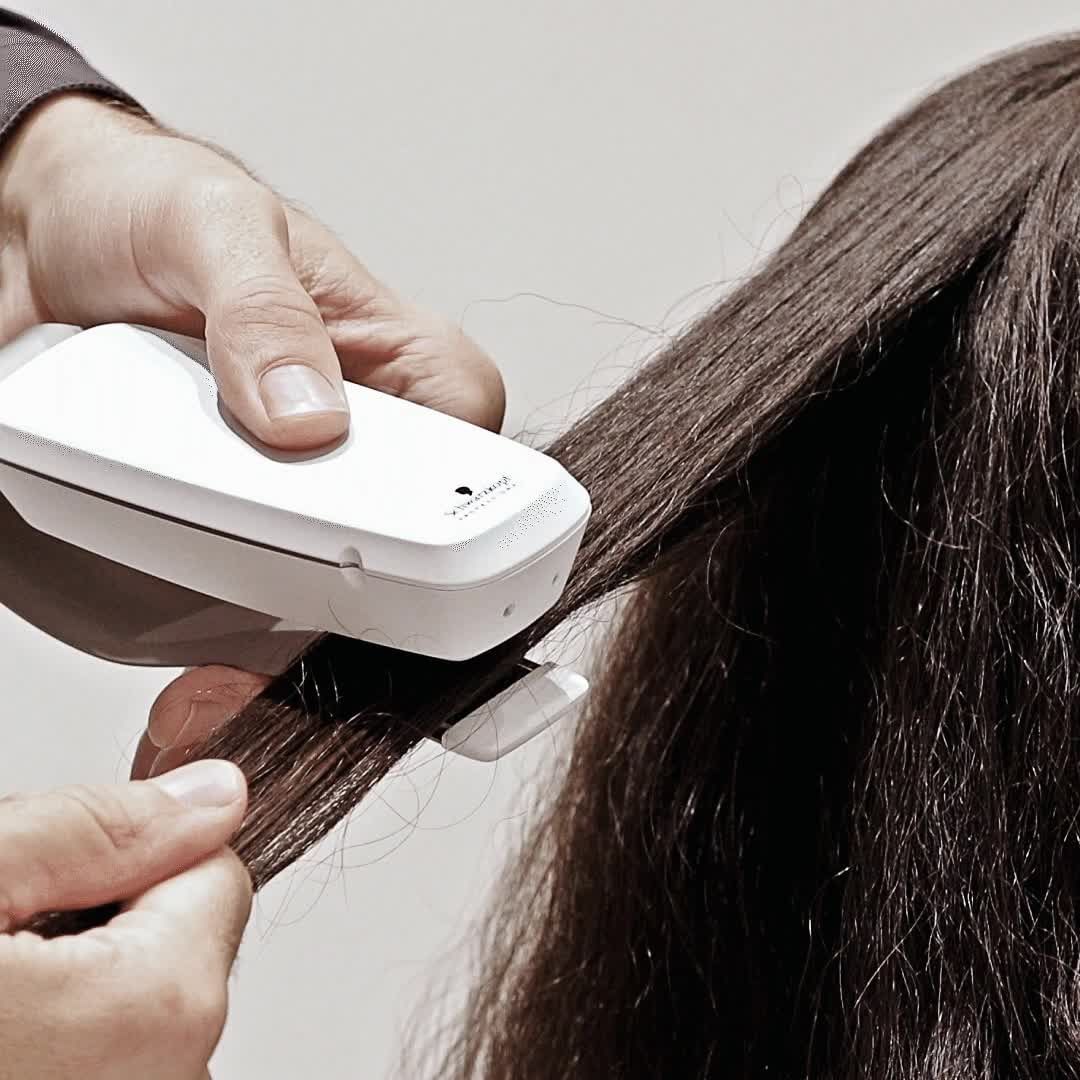 Schwarzkopf Professional - 2. ANALYSIS: use the #SmartAnalyzer to measure INNER hair condition with near-infrared technology for simple and fast diagnosis 🙌

#SalonLab #schwarzkopfprosmartanalyzer #be...