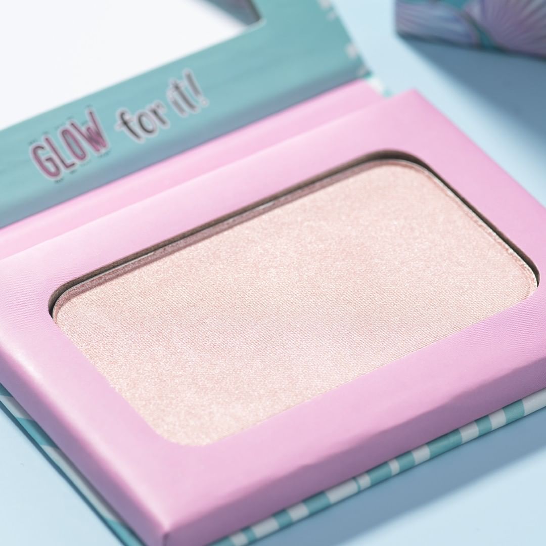 MISSLYN - Wow, what a glow! ✨ Have you already checked out our new Glow for it! Gentle Strobing Powder?⠀⠀⠀⠀⠀⠀⠀⠀⠀
⠀⠀⠀⠀⠀⠀⠀⠀⠀
#misslyn #misslyncosmetics #popupyourmakeup #summervibes #highlighter #strobi...