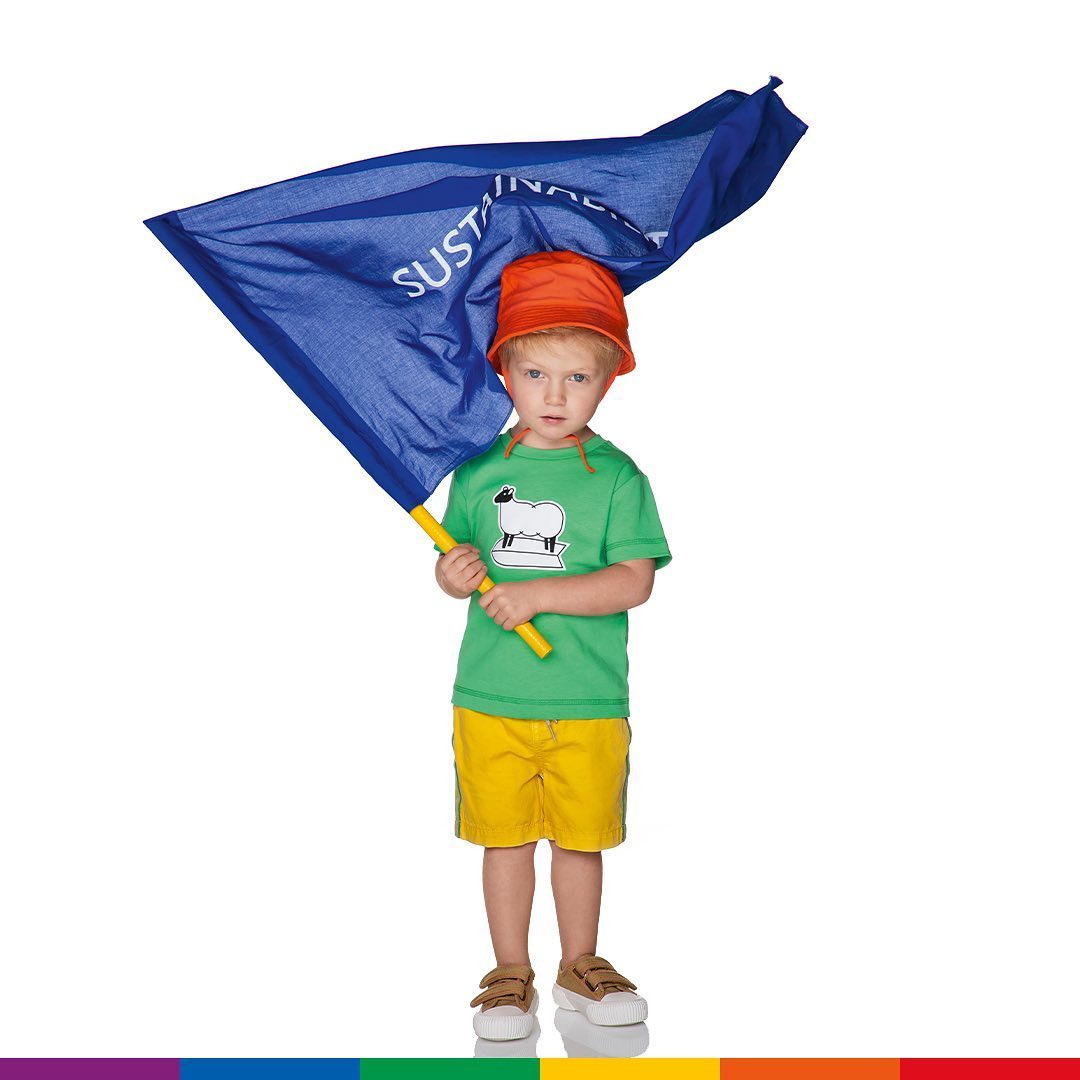 United Colors of Benetton - Mini colorful sheep ride mini colorful waves.
#Benetton #SS20 #kids