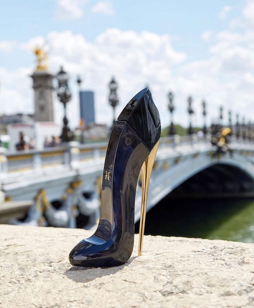 7/24 Perfumes - Give a girl the right shoes and she will conquer the world 👠 Discover Carolina Herrera Good Girl today at 724Perfumes.
https://bit.ly/2Lvly58

#724Perfumes #Woman #Men #perfumes #offer...