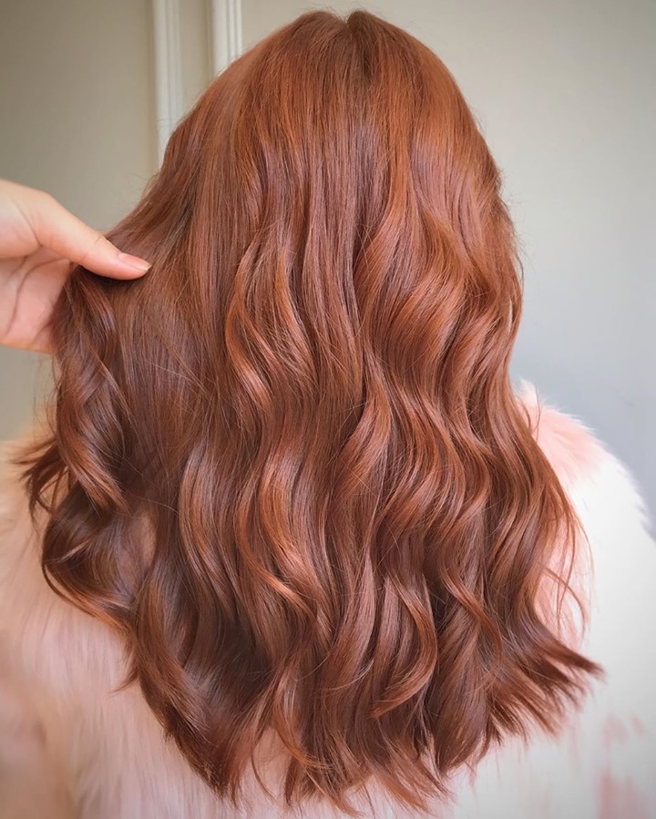 Schwarzkopf Professional - We don’t know what looks softer – her hair or her jacket! 💕

*Formula* 👉 @nicoleantonia__ used #IGORAROYAL 8-77 + 8-849 (#DustedRouge) with 20 Vol. at the root and 10 Vol. i...
