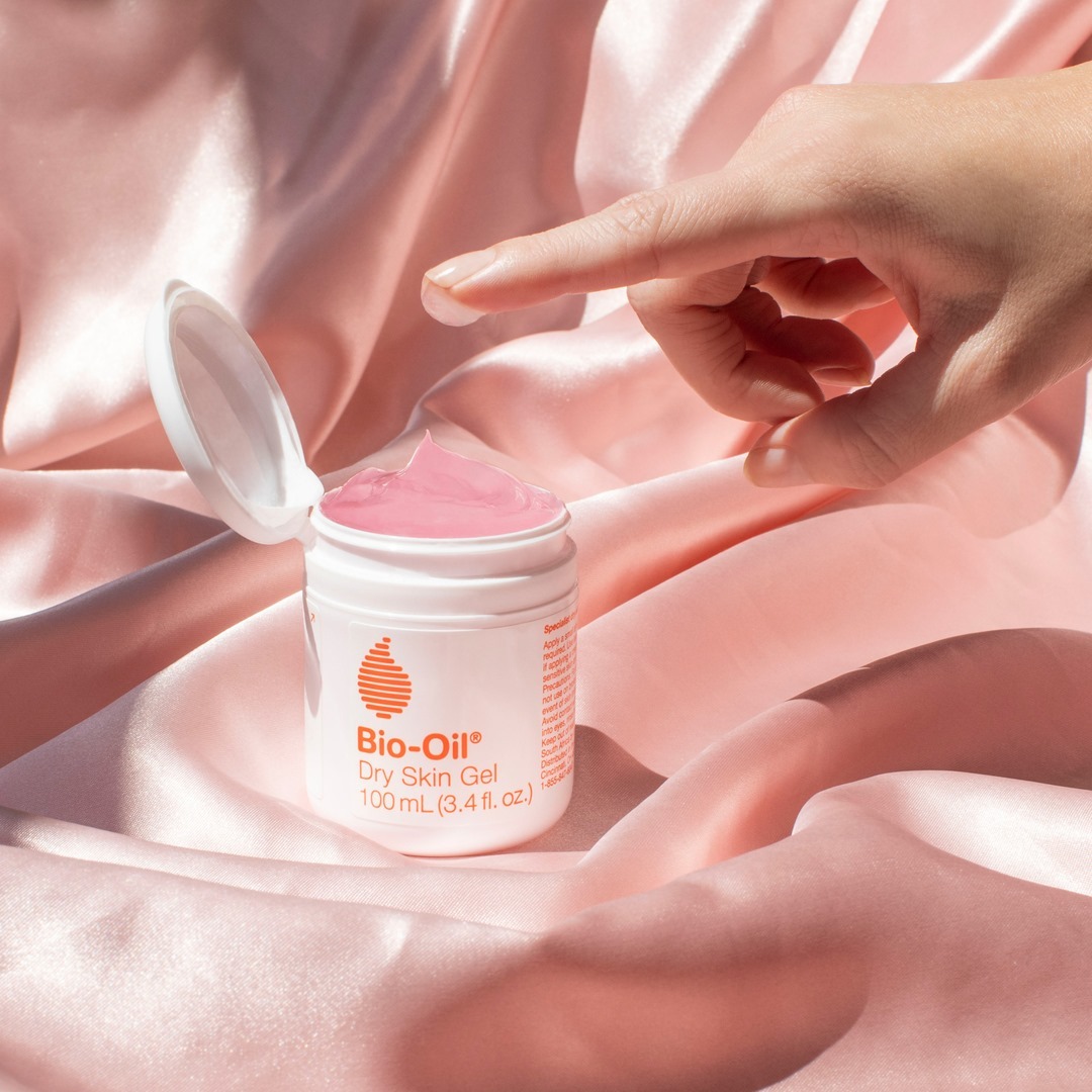 Bio-Oil - A little goes a long way with our new Dry Skin Gel 💧 Apply a small amount to dry skin using less than you would a cream or lotion.⠀⠀⠀⠀⠀⠀⠀⠀⠀
⠀⠀⠀⠀⠀⠀⠀⠀⠀
Make sure to grab a jar 👉 @walgreens