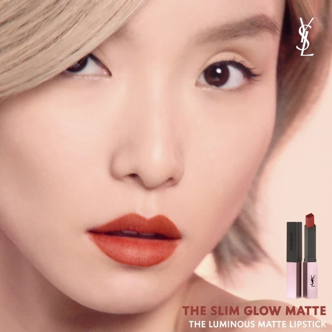 YSL Beauty Official - Want to get in trouble? 
Accentuate the nudity of your lips with a burnt toffee with warm pink undertones - a true to you lip tone, in an illicit way. 
THE SLIM GLOW MATTE in N°2...
