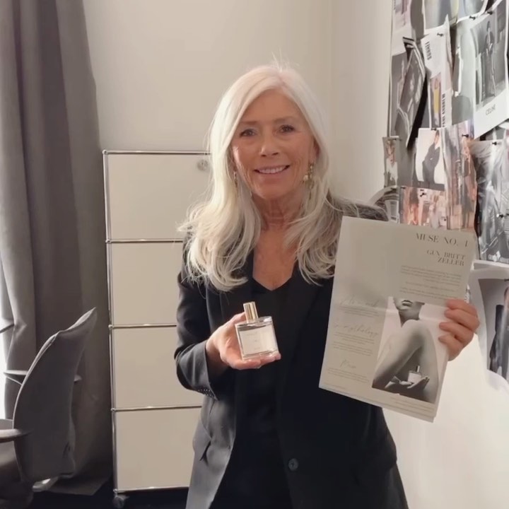 ZARKOPERFUME - the brillant @gunbrittcoiffure falling in love with THE MUSE like all of us! 🇩🇰 .
.
.
.
#zarkoperfume #themuse #moleculefragrance #perfume #perfumelover #denmark 
@elements_group