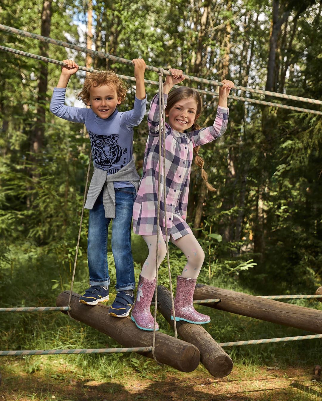 Acoola Kids - Удобство – один из главных критериев одежды для детей 🤗 
Маленькие тыковки от Acoola активны🚀 и “носятся” 🤪без устали благодаря комфортным вещам, не сковывающим движения👌🏻
⠀
Платье в кле...