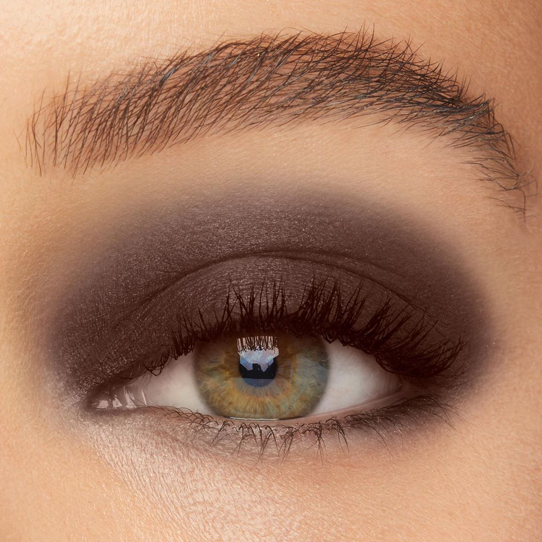 Maybelline New York - TIME FOR A POLL!⬇️ Which shades do you lean towards more during #spookyseason👻: 🧡burnt orange tones, or 🖤deep browns and blacks??🤔 Comment the emoji below! Shown here is our #col...