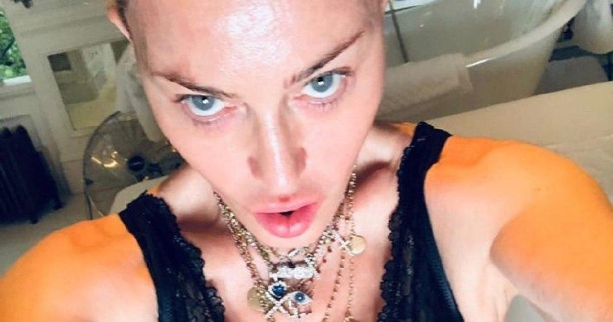 Мадонна опубликовала фото в нижнем белье после слухов о пластике ягодиц