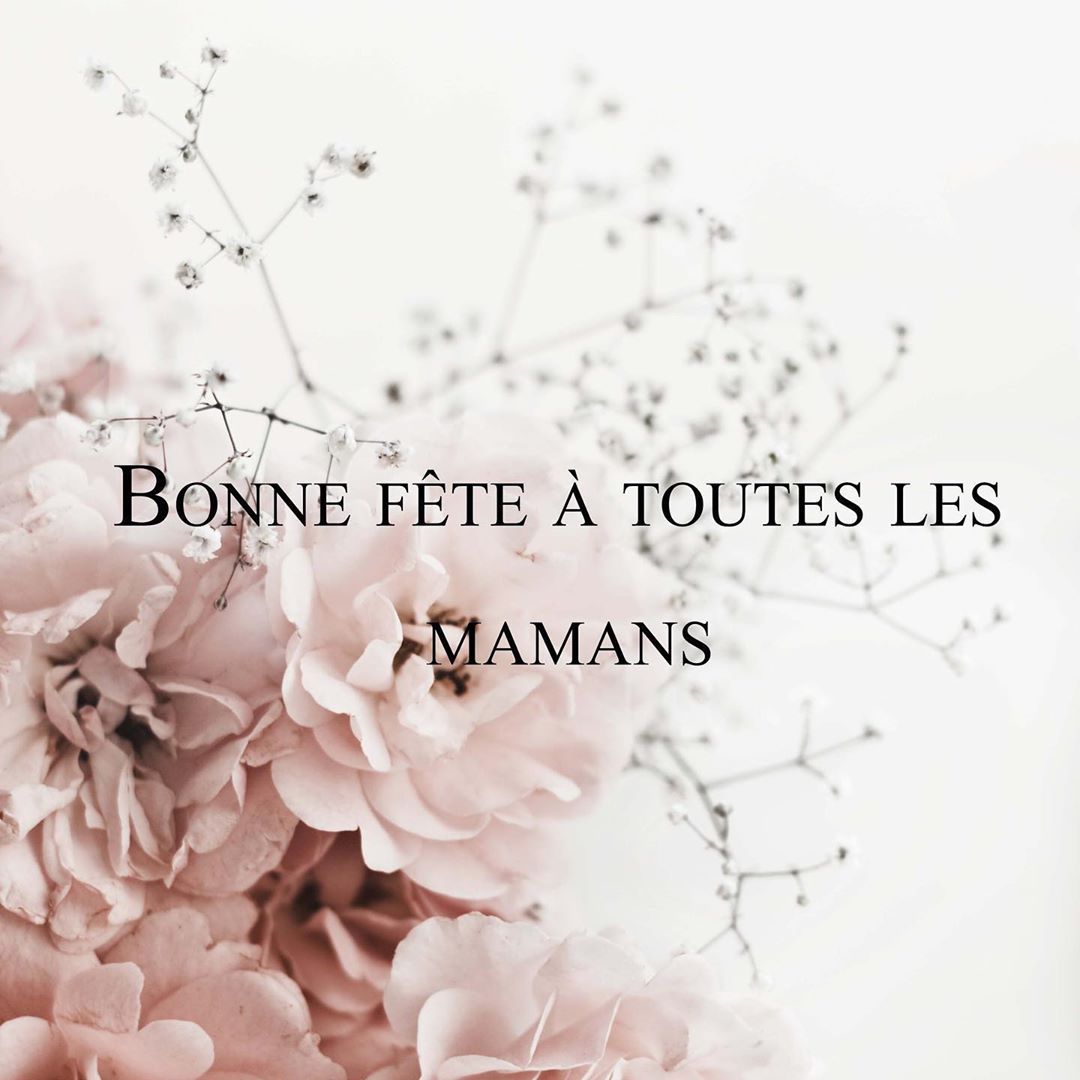 Delarom Paris - Bonne fête à toutes les mamans ♥️
.
.
.
.
.
.
#Delarom #delaromparis #delaromofficiel #fetedesmeres #maman #amour #love