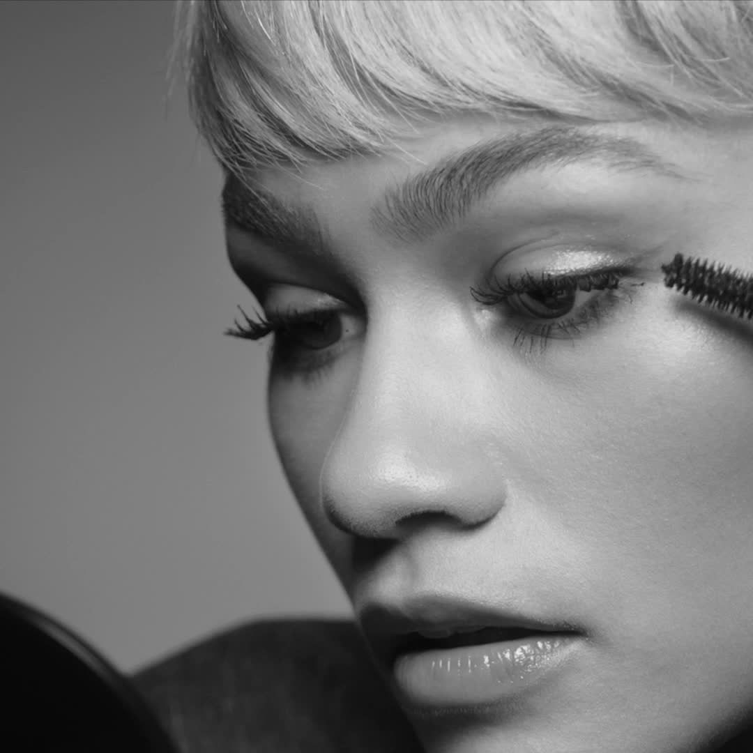 Lancôme Official - Drama, length & volume all in 1 mascara. Don’t believe us? Let @Zendaya tell you more about the amazing Monsieur Big Mascara.
#Lancome #MoreisMore #Mascara #MonsieurBigMascara #Make...