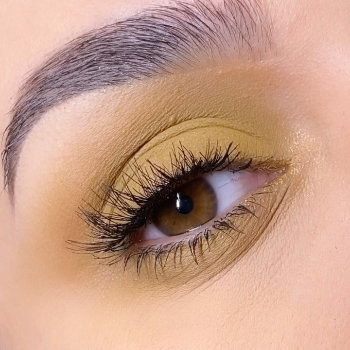 DOSE of COLORS - MINI EYE TUTORIAL FEATURING OUR NEW CUTTING EDGE PALETTE! FOUNDER @annapetrosian_ CREATES THIS GREEN WITH ENVY LOOK USING:
EDGY & TOP IT OFF 

#DoseofColors #DoseOfAnna #CuttingEdgePa...