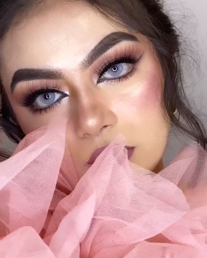 SUGAR Cosmetics - Drown in pink. 😍

New Day, new colour. Pink takes over in the Colour Fest today.
Visit our website to grab exciting offers on your favourite pinks. 

In frame: @franky_mua

Products...