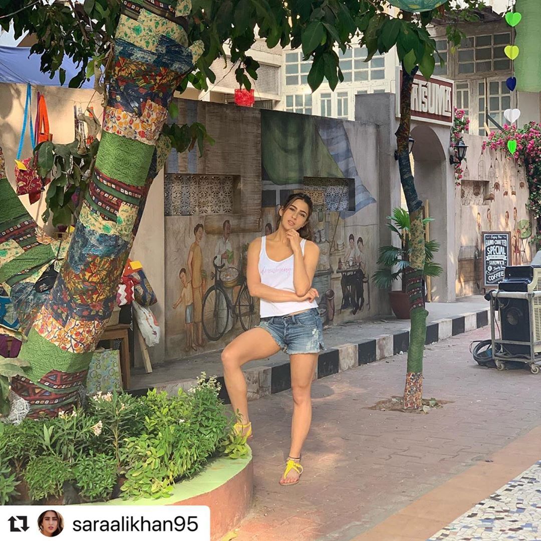 NNNOW - Damn gurl you look fine! 
Only Sarah Ali Khan can manage to look this cool in shorts and a tank top. To shop a similar look as our #womancrushwednesday, click on the link in the story.  #Repos...