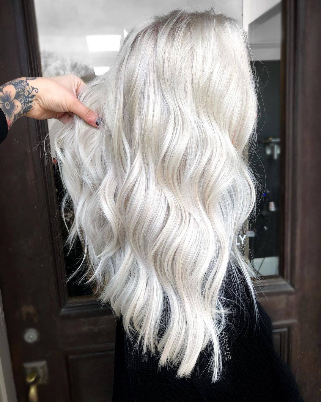Matrix - SNOW WHITE ❄️ We can’t keep our eyes off this platinum masterpiece by @aaashleee She kept her client’s hair free from yellow undertones with our #SoSilver Triple Power Mask. Our pigmented for...