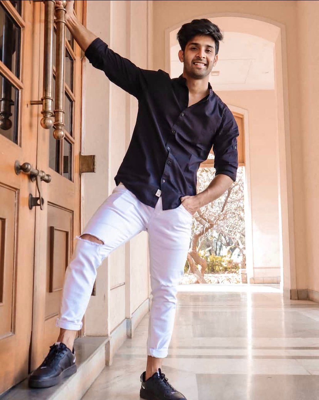 MYNTRA - Black and white to set your day right! 🖤
📸 @iamprabhatchaudhary
Look up product code: 2284691 / 4451257 / 1800842
For more on-point looks, styling hacks and fashion advice, tune in to the bin...